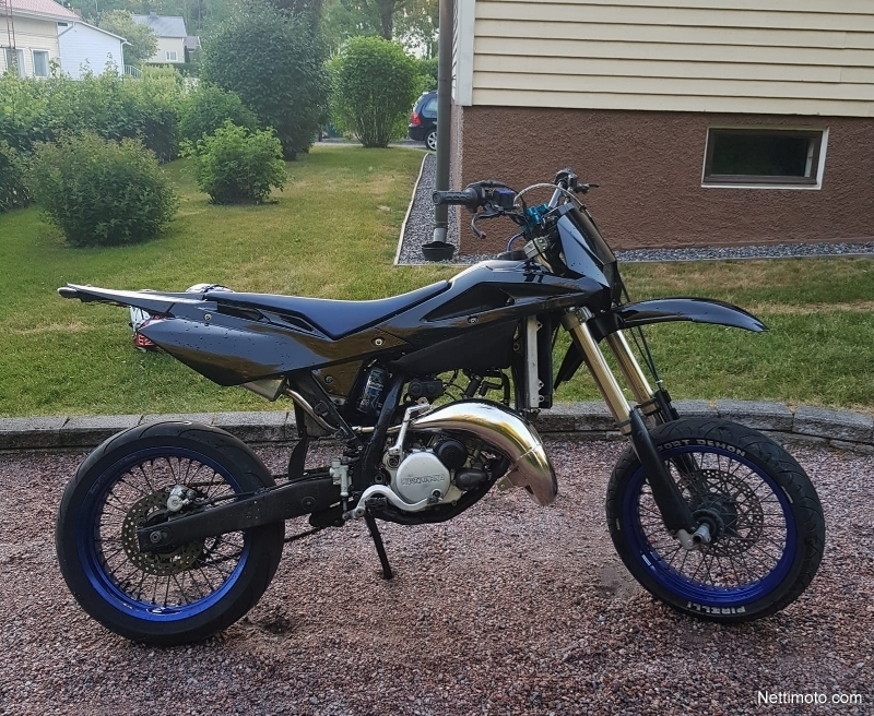 Husqvarna SM 125 cm³ 2010 Raasepori Moottoripyörä Nettimoto