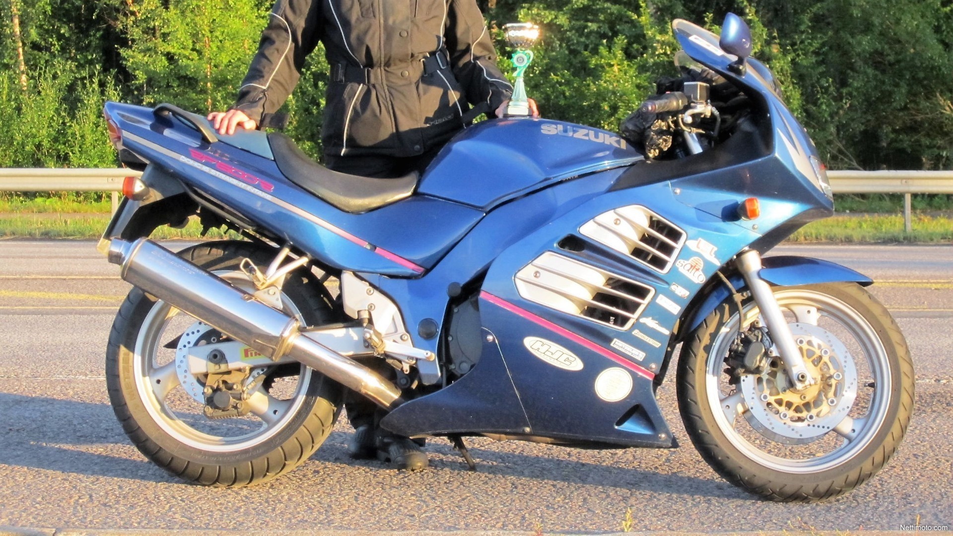 Suzuki rf 600r