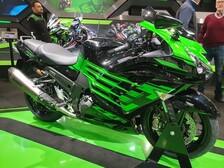 Девушки на Kawasaki ZZR 1400