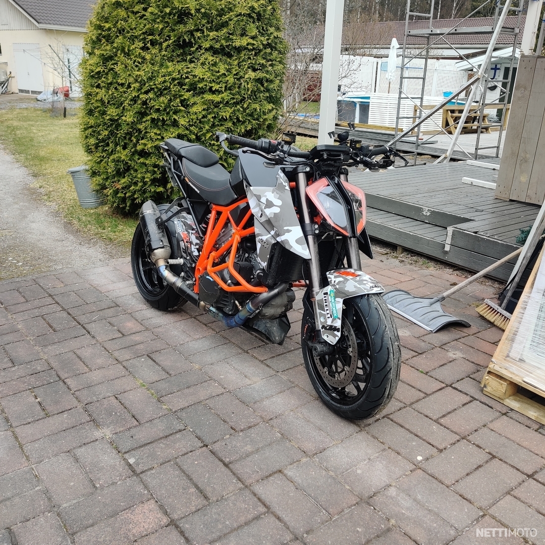 ktm-1290-super-duke-r-1-300-cm-2017-h-meenlinna-moottoripy-r