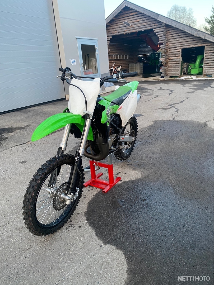 Kawasaki KX 85 1H sitten vaihdettu uusi sylinteri ja mäntä ...