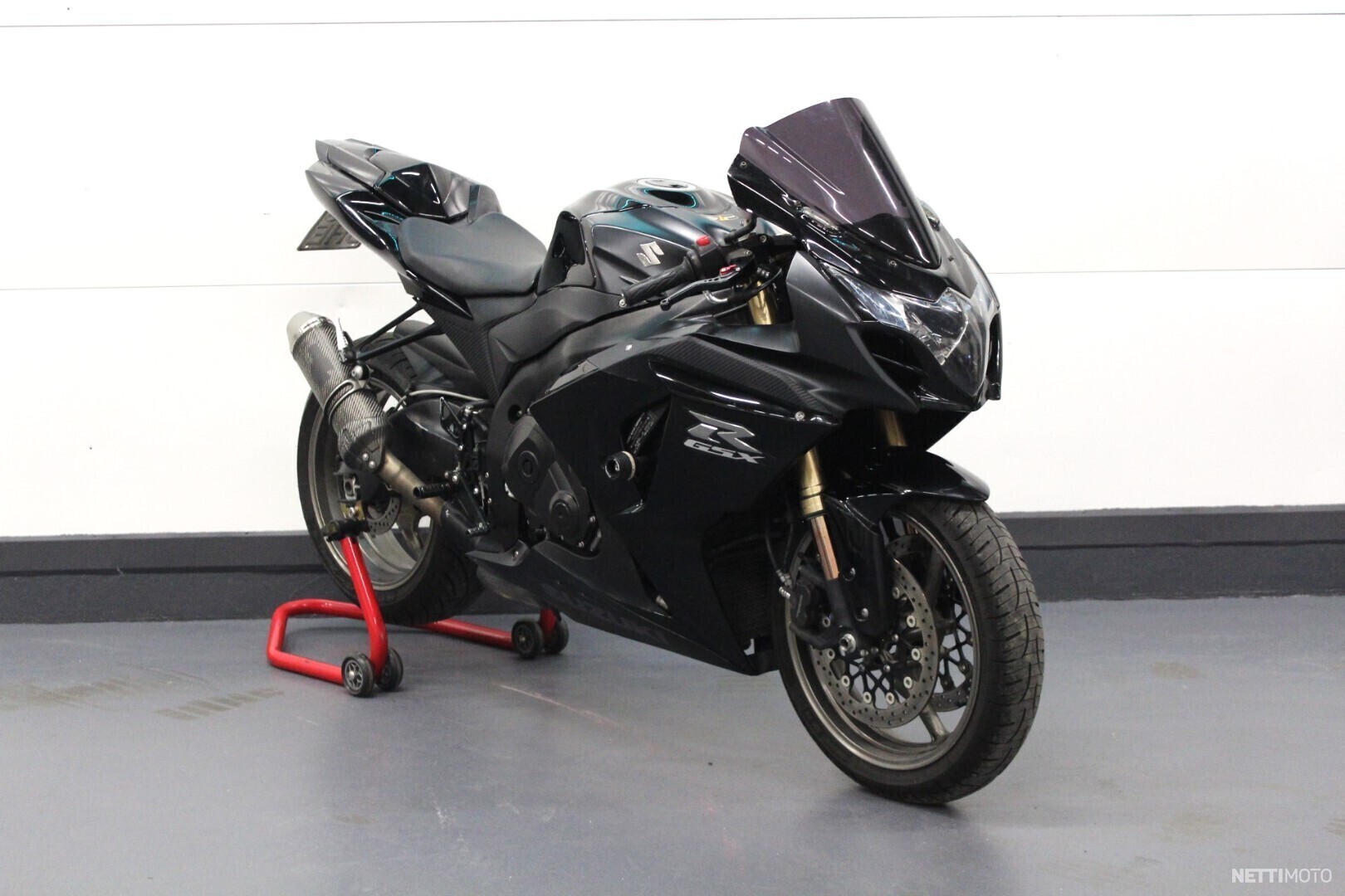 Suzuki GSXR 1000 Tyylikkäästi laiteltu 1000 GSXR! Leo Vince sliparit! Shifteri! Hyvin