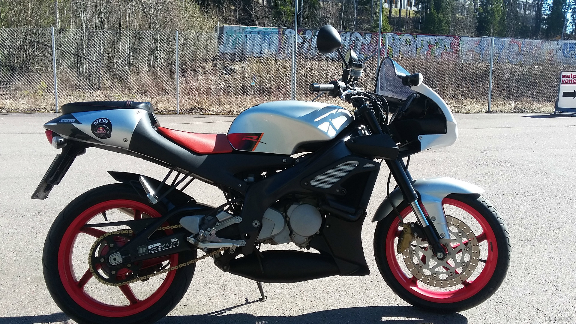  Aprilia  Tuono  125  125  cm  2004 Lahti Moottoripy r  