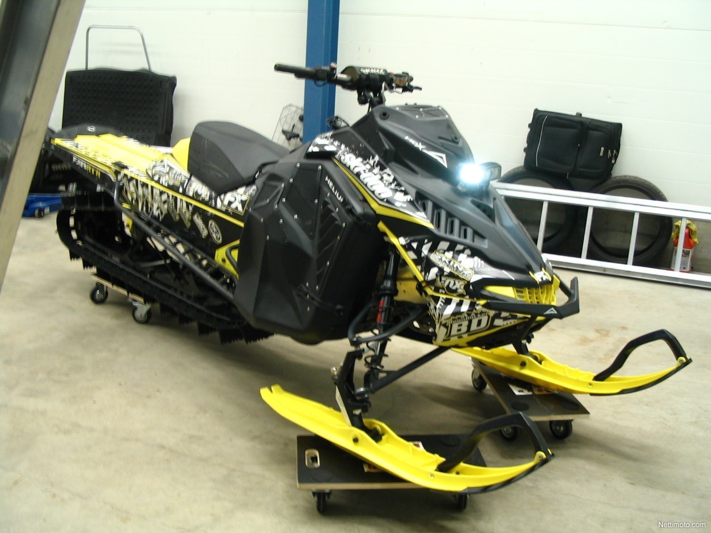 Ski Doo Summit x163 800r e Tec