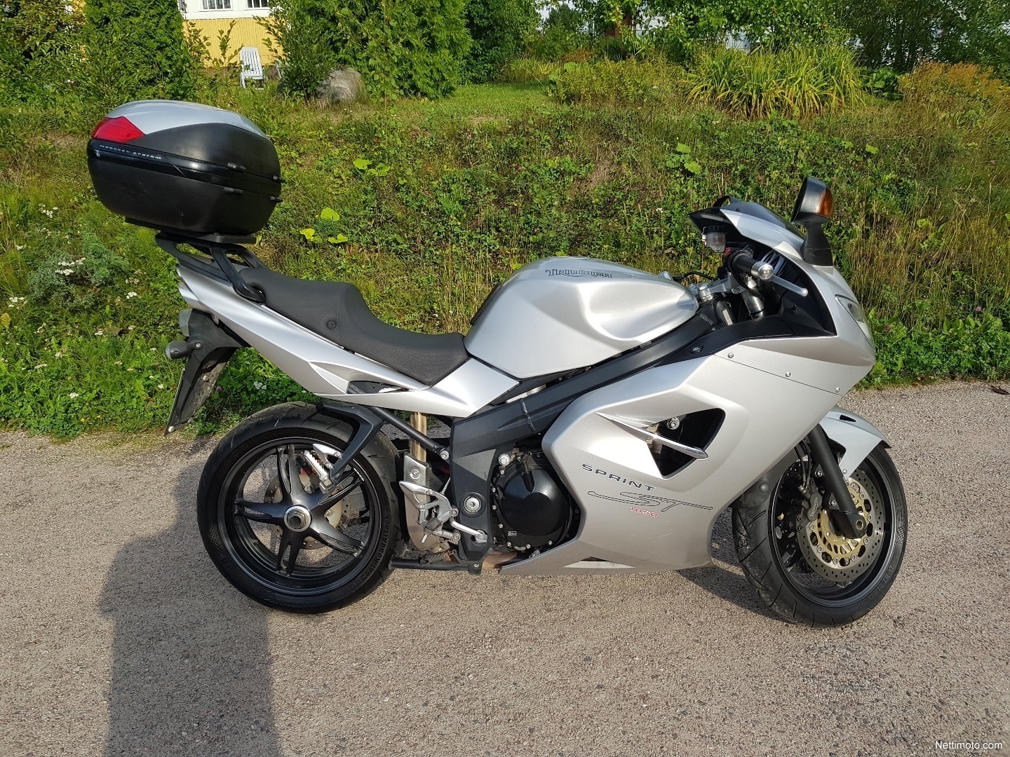 triumph sprint st 995i