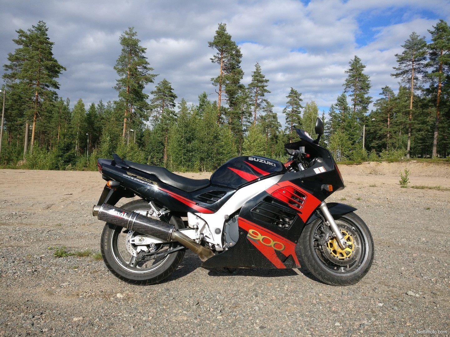 Suzuki rf 900r