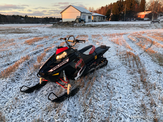 Polaris Pro RMK 800 cm³ 2012 - Mustasaari - Moottorikelkka - Nettimoto