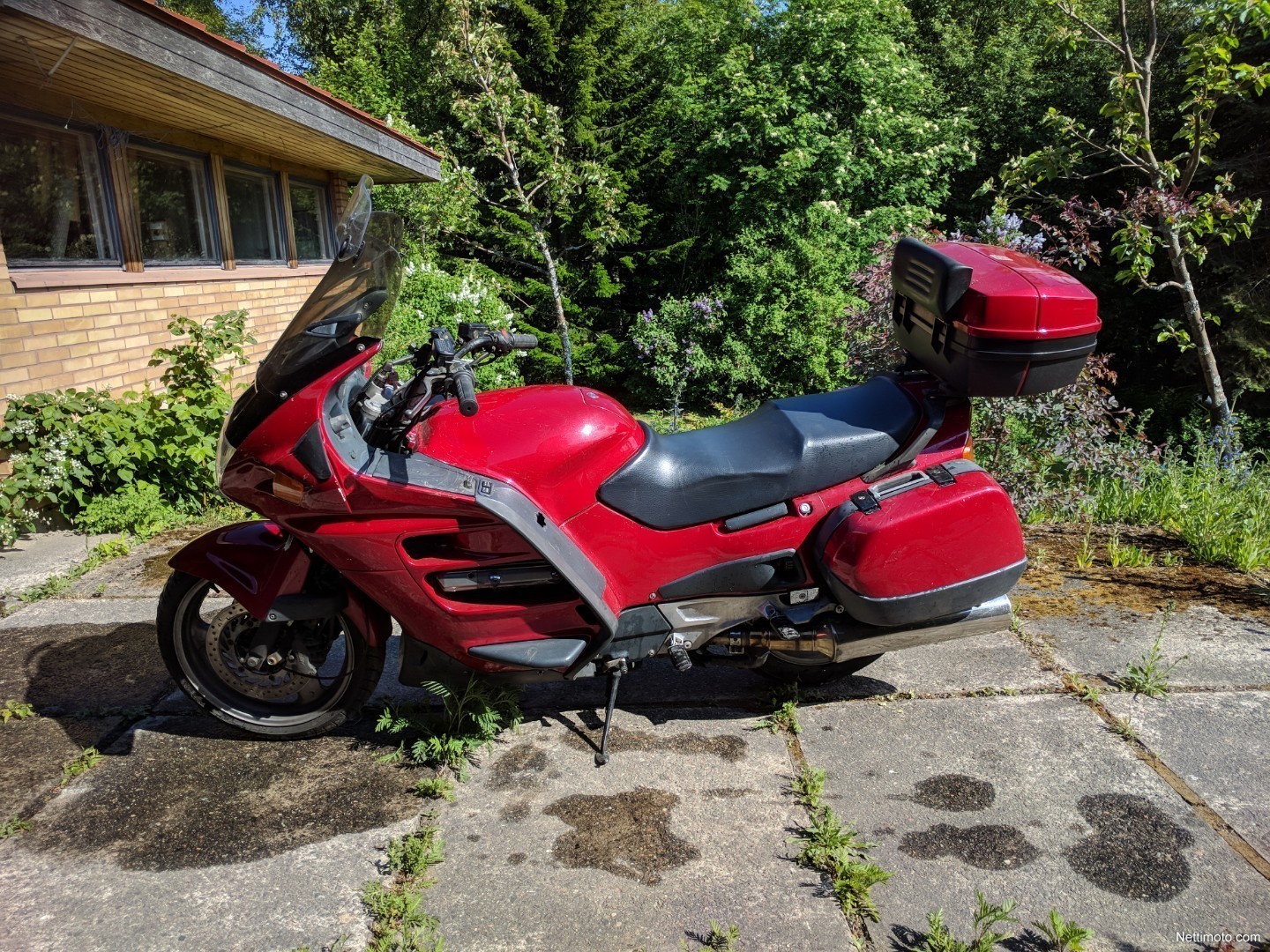 st 1100