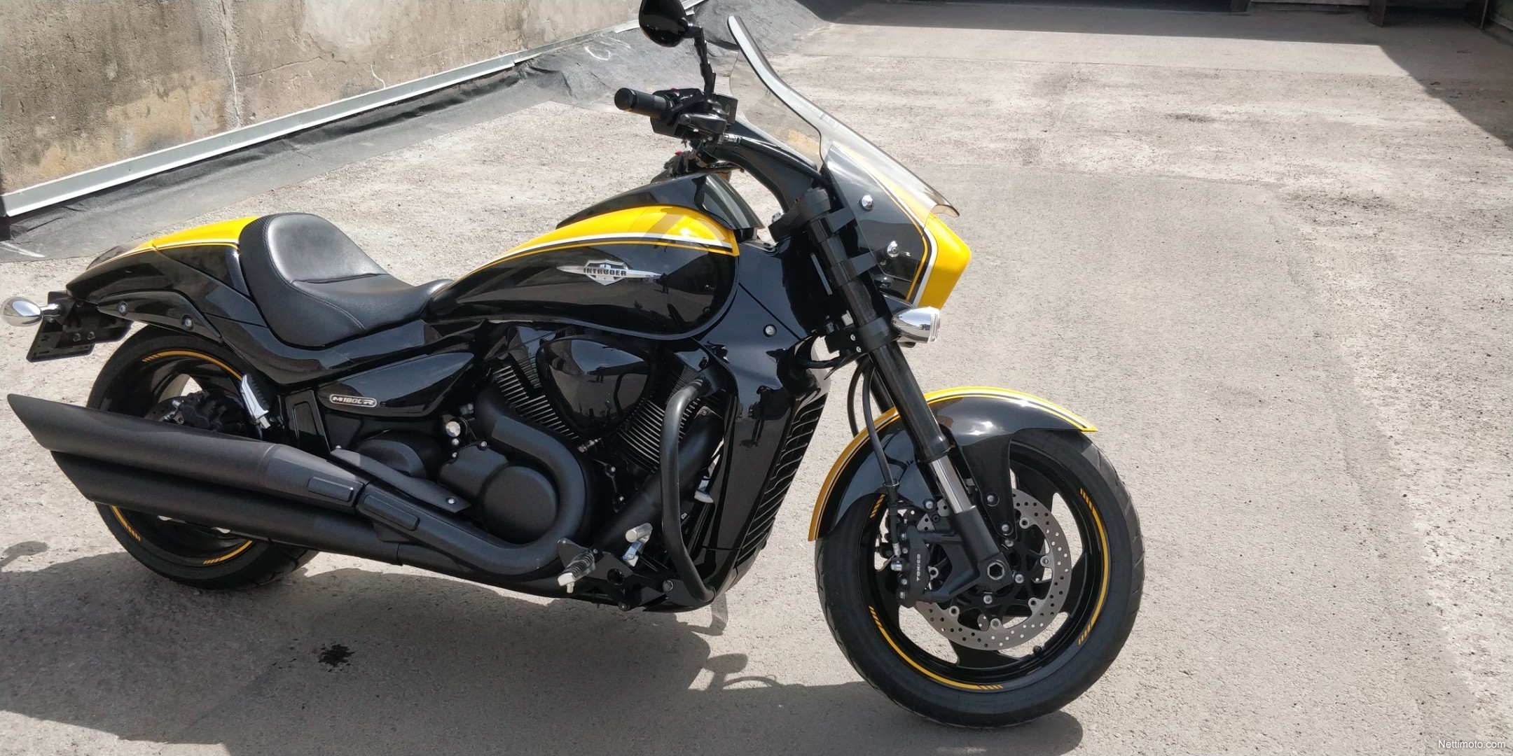 intruder m1800r boss