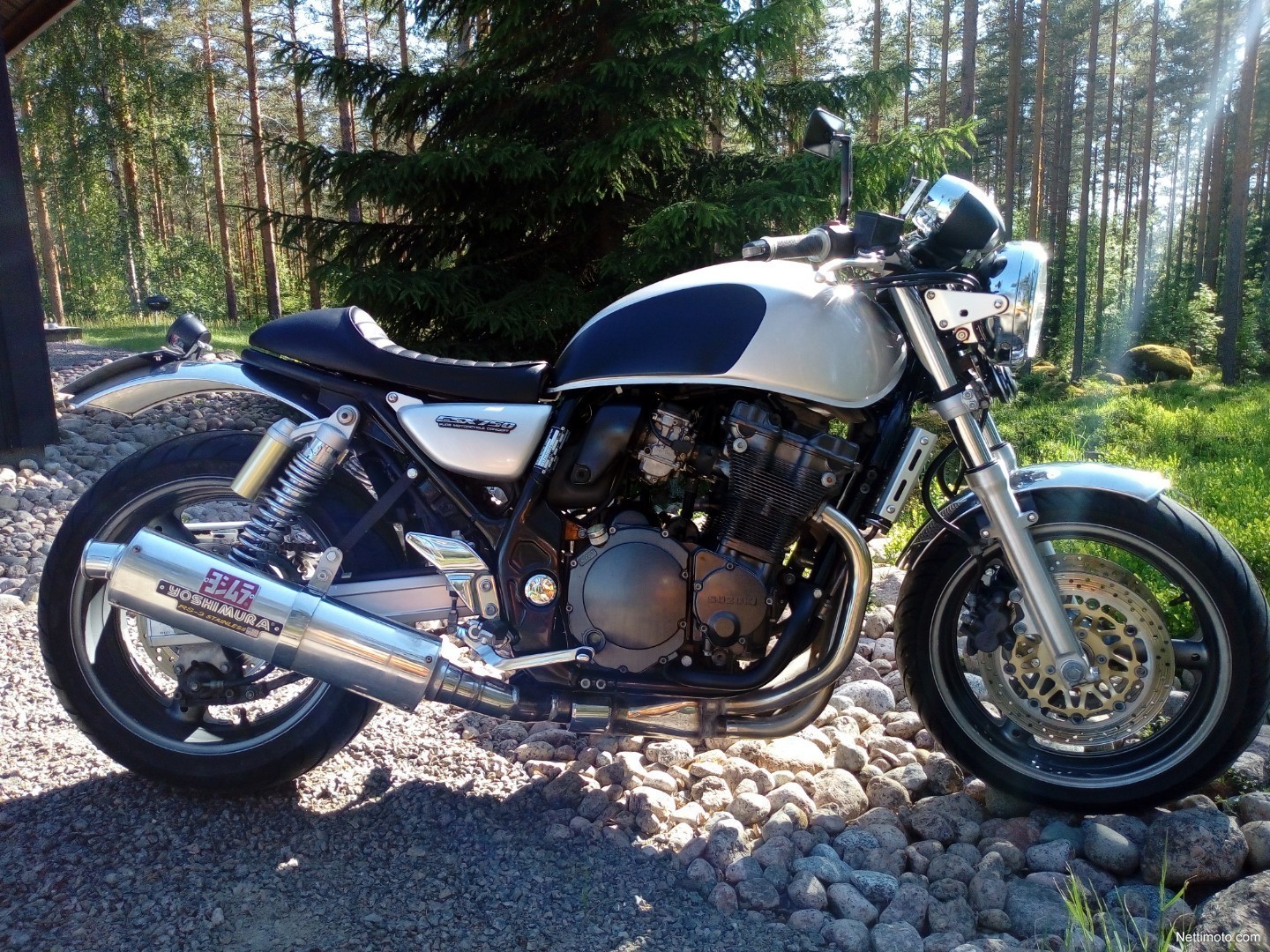 Suzuki gsx 750 inazuma