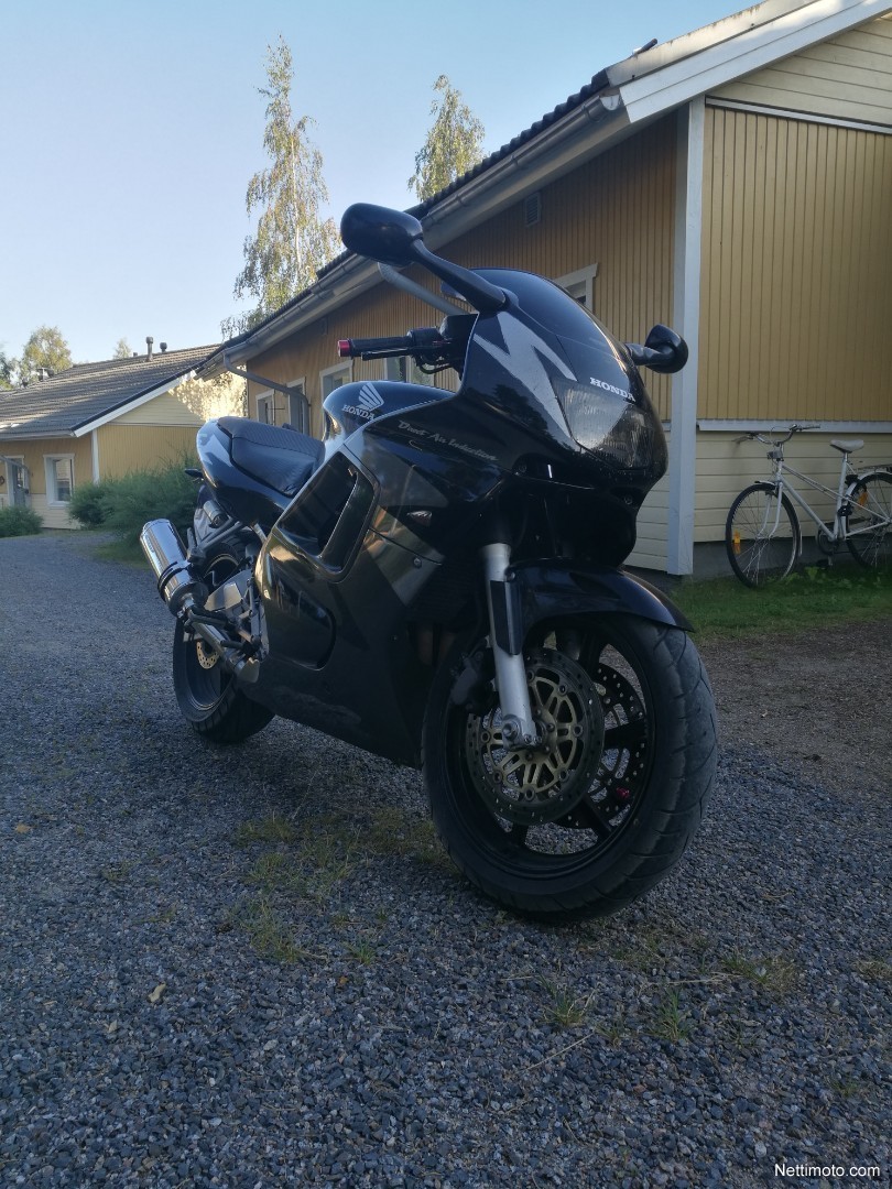 Honda cbr f600