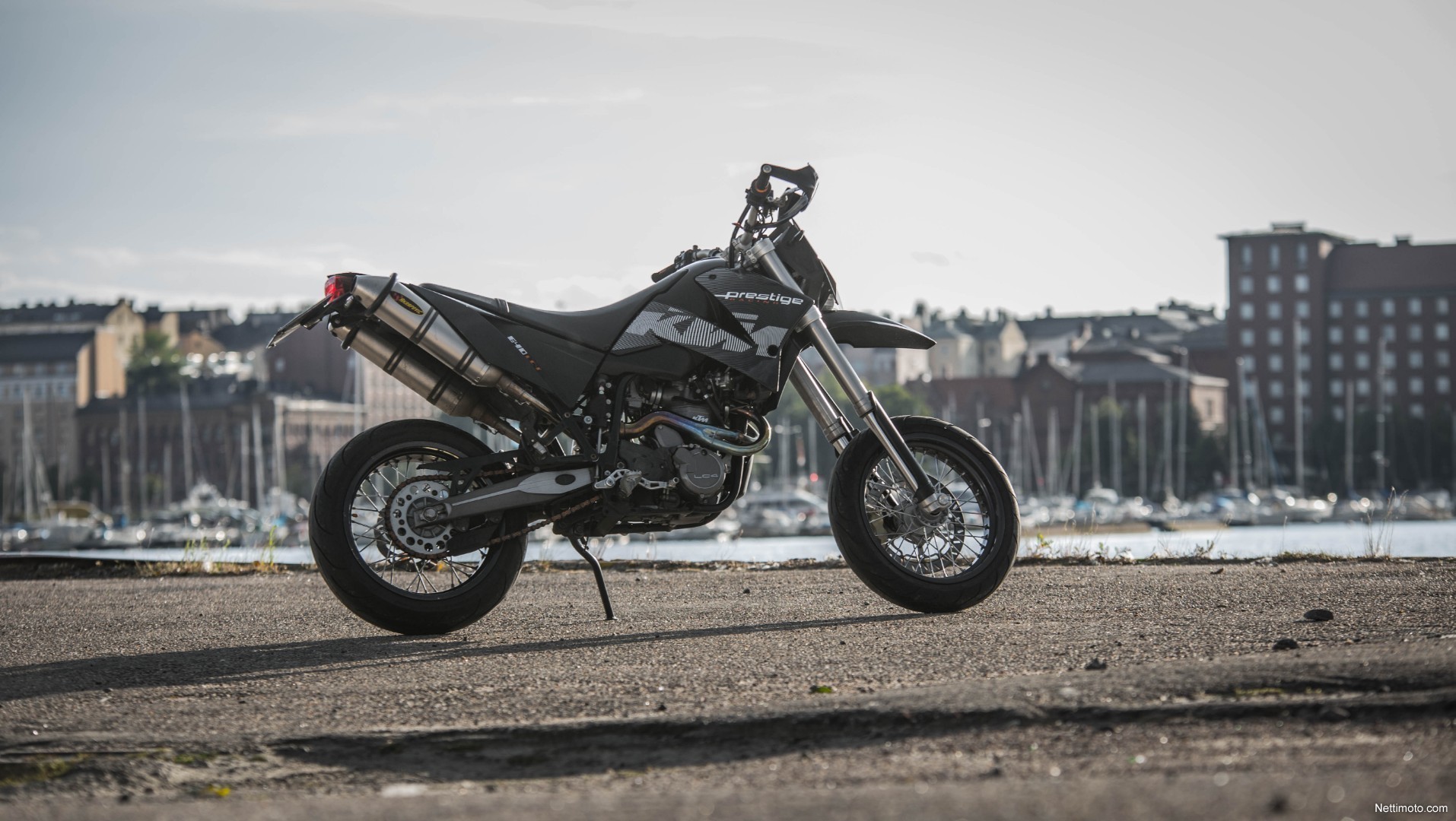 lc4 akrapovic